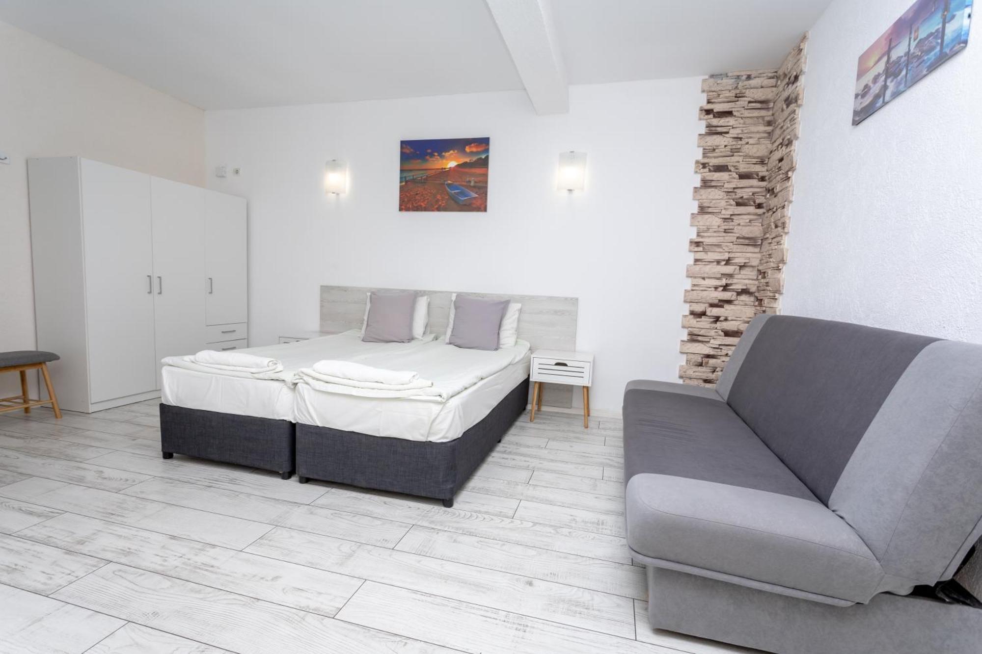 Guest House Desi - Къща За Гости Деси Baltsjik Buitenkant foto